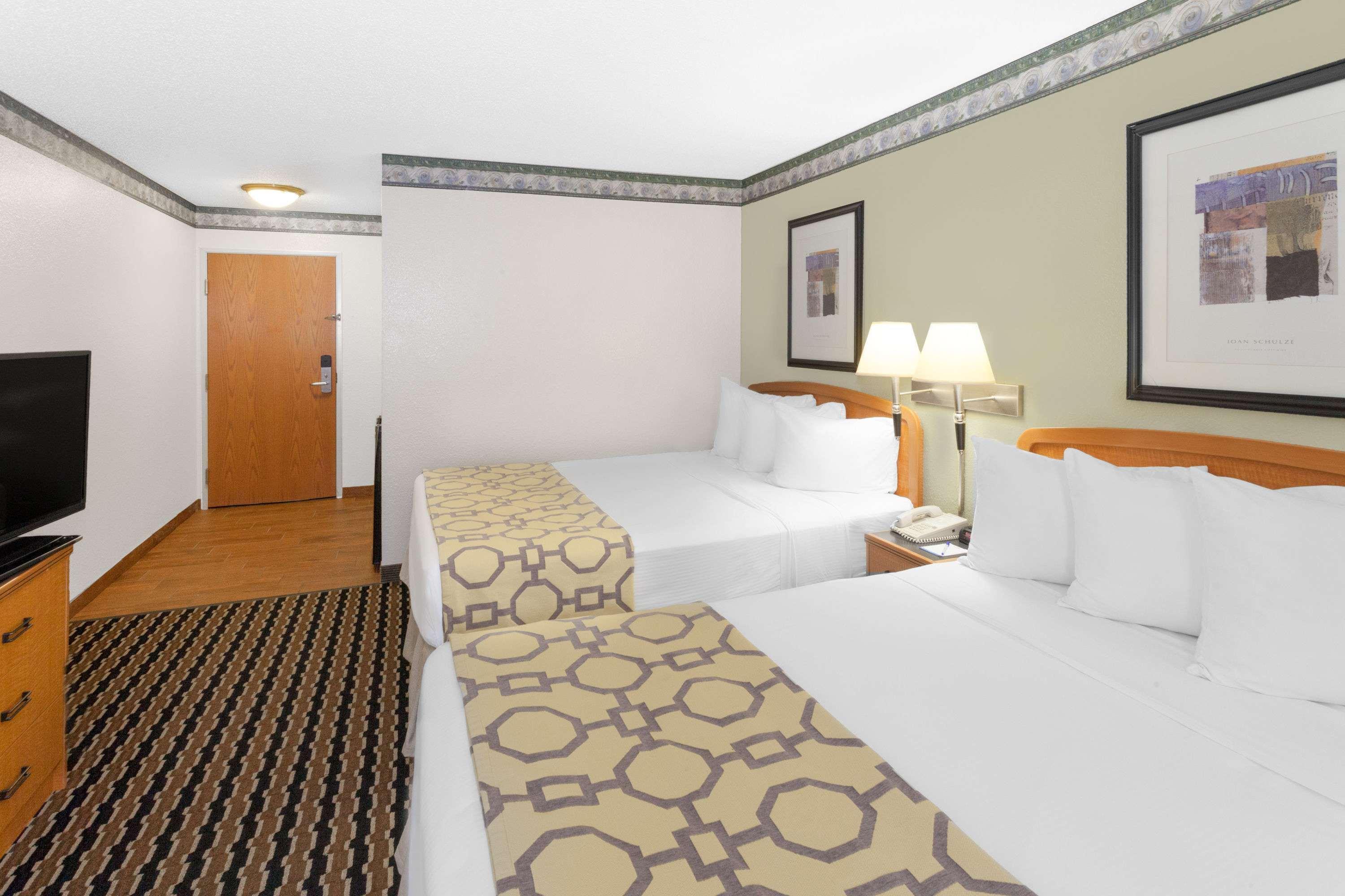 Baymont By Wyndham Fort Wayne Buitenkant foto