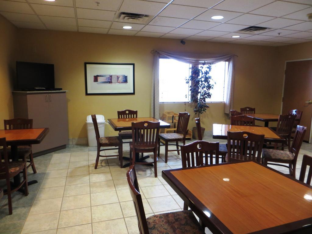 Baymont By Wyndham Fort Wayne Buitenkant foto