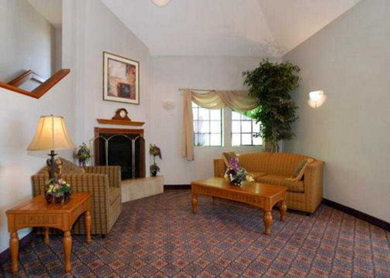 Baymont By Wyndham Fort Wayne Buitenkant foto